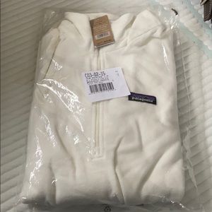 Cream Patagonia 1/2 zip fleece